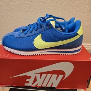 Nike Kids Sneakers in Blue and Lime